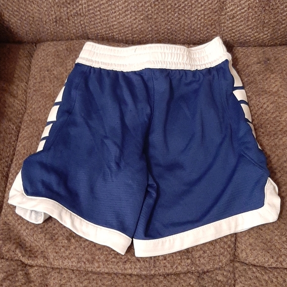 Nike toddler boys shorts size 4 - Picture 6 of 7